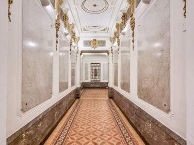 Altbauwohnung mit Balkon kaufen in 1070 Wien 7.