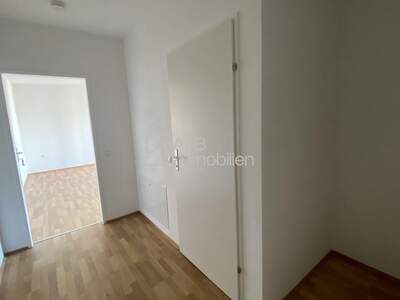 Altbauwohnung mit Balkon mieten in 8020 Graz (Bild 2)