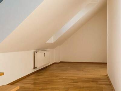 Altbauwohnung mit Balkon mieten in 8010 Graz (Bild 2)