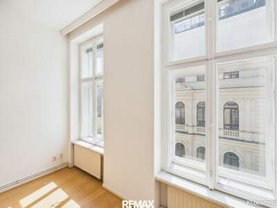 Altbauwohnung kaufen in 1060 Wien (Bild 2)