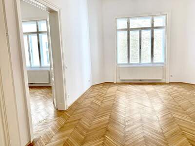 Altbauwohnung mit Balkon mieten in 1080 Wien (Bild 1)