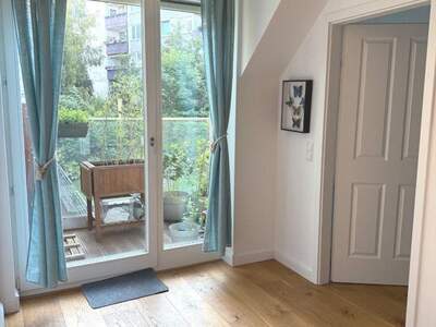 Altbauwohnung mit Balkon kaufen in 1130 Wien (Bild 2)