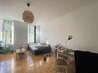 Altbauwohnung mit Balkon kaufen in 8020 Graz (Bild 2)