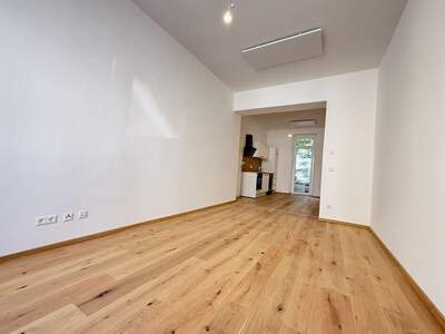 Altbauwohnung mit Balkon mieten in 8020 Graz (Bild 2)