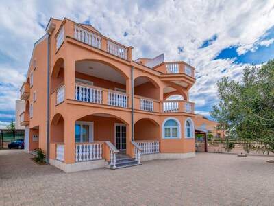 Haus mit Garten kaufen in 23206 Sukošan (Bild 1)