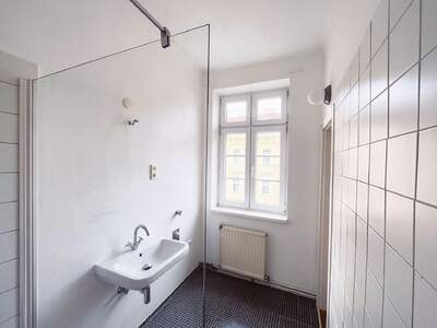 Altbauwohnung mit Balkon kaufen in 1170 Wien (Bild 4)
