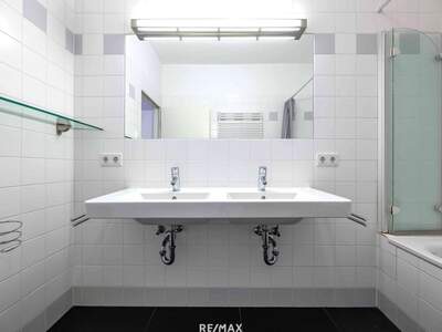 Altbauwohnung mit Balkon kaufen in 1070 Wien (Bild 4)