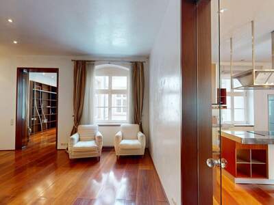 Altbauwohnung mit Balkon kaufen in 1010 Wien (Bild 1)