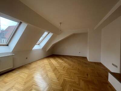 Altbauwohnung mit Balkon mieten in 8020 Graz (Bild 1)