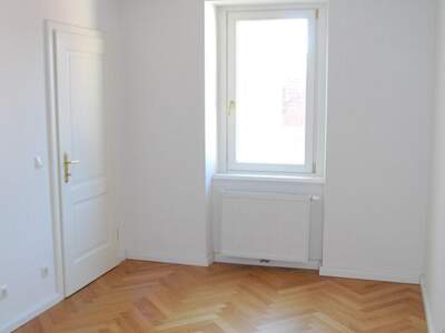 Altbauwohnung mit Balkon kaufen in 1040 Wien (Bild 4)