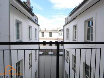 Altbauwohnung mit Balkon kaufen in 1070 Wien 7.