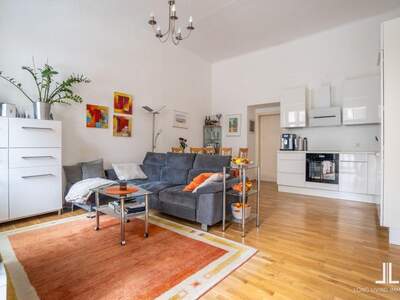 Altbauwohnung mit Balkon kaufen in 8010 Graz (Bild 1)