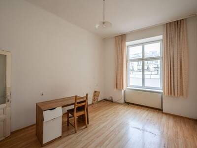 Altbauwohnung mit Balkon kaufen in 1200 Wien (Bild 2)