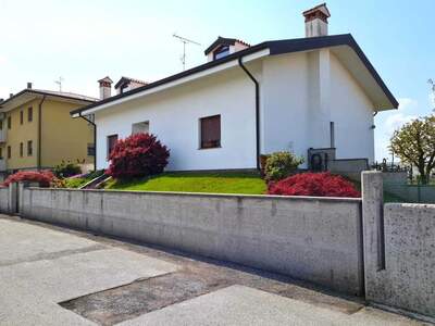 Haus mit Garten kaufen in 33100 Udine (Bild 2)