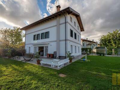 Haus mit Garten kaufen in 33010 Feletto Umberto (Bild 1)