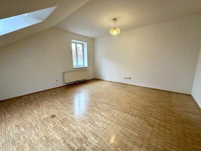 Altbauwohnung mit Balkon mieten in 8010 Graz (Bild 2)