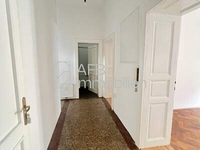 Altbauwohnung mit Balkon mieten in 8010 Graz (Bild 2)