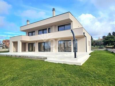 Haus kaufen in 52440 Porec (Bild 1)