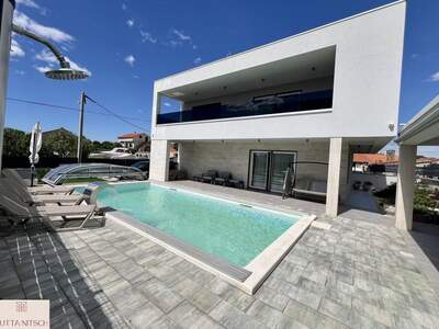 Haus kaufen in 23206 Sukošan (Bild 2)