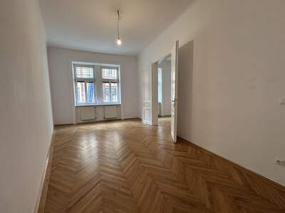 Altbauwohnung kaufen in 1180 Wien (Bild 2)