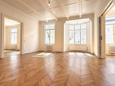 Altbauwohnung mit Balkon mieten in 1040 Wien