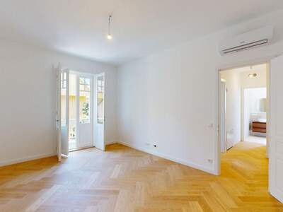 Altbauwohnung mit Balkon kaufen in 1130 Wien (Bild 2)