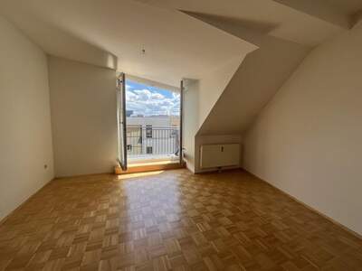 Altbauwohnung mit Balkon mieten in 8010 Graz (Bild 1)
