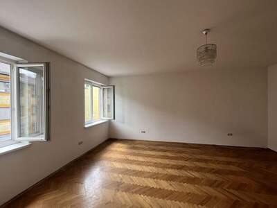Altbauwohnung mit Balkon mieten in 8020 Graz