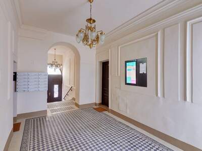 Altbauwohnung mit Balkon kaufen in 1180 Wien (Bild 2)