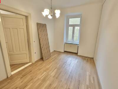 Altbauwohnung mit Balkon mieten in 8010 Graz (Bild 2)