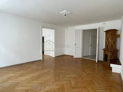 Altbauwohnung mit Balkon kaufen in 2700 Wiener Neustadt (Bild 2)