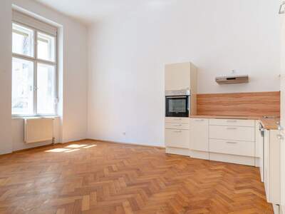 Altbauwohnung mit Balkon mieten in 8010 Graz (Bild 2)