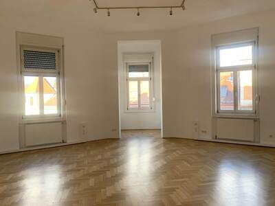 Altbauwohnung mit Balkon mieten in 8010 Graz (Bild 1)