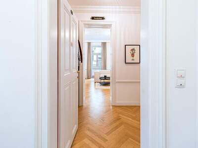 Altbauwohnung mit Balkon kaufen in 1070 Wien (Bild 3)