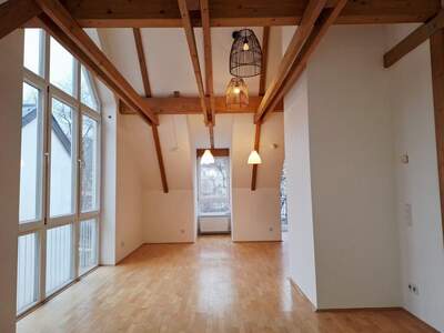 Altbauwohnung mit Balkon mieten in 8010 Graz (Bild 2)