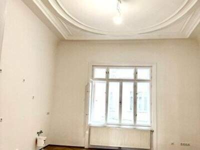 Altbauwohnung mit Balkon mieten in 1080 Wien
