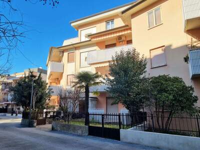 Altbauwohnung kaufen in 34073 Grado (Bild 1)