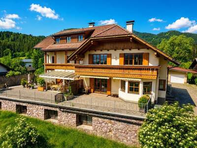 Altbauwohnung mit Balkon kaufen in 9762 Weißensee (Bild 1)