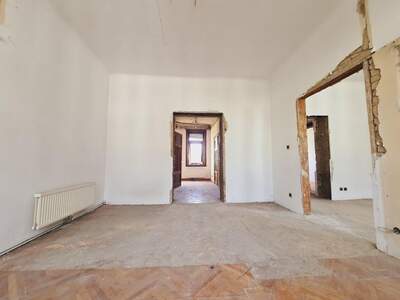 Altbauwohnung mit Balkon kaufen in 1130 Wien (Bild 3)