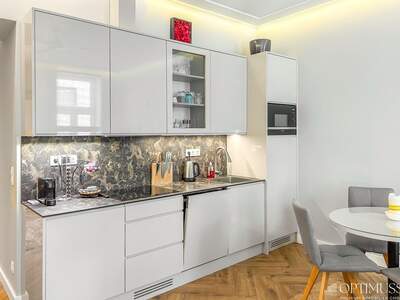 Altbauwohnung kaufen in 1050 Wien (Bild 2)