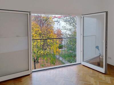 Altbauwohnung mit Balkon kaufen in 1140 Wien
