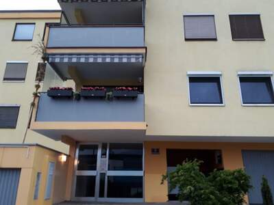 Altbauwohnung mit Balkon mieten in 6020 Innsbruck (Bild 2)