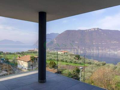 Wohnung mit Balkon kaufen in 20146 Sale Marasino (Bild 1)