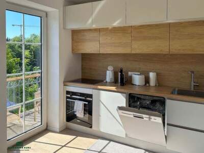 Altbauwohnung mit Balkon kaufen in 4810 Gmunden (Bild 1)