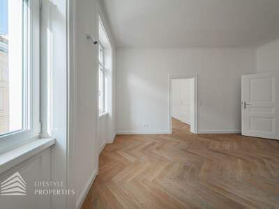 Altbauwohnung mit Balkon kaufen in 1150 Wien (Bild 2)