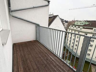 Altbauwohnung mit Balkon kaufen in 1050 Wien (Bild 4)