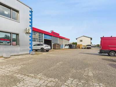 Gewerbeobjekt kaufen in 4331 Naarn