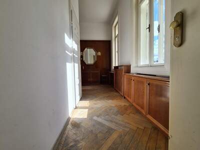 Altbauwohnung mit Balkon kaufen in 1130 Wien (Bild 5)