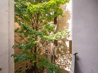 Altbauwohnung mit Balkon kaufen in 1020 Wien (Bild 2)