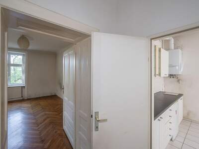 Altbauwohnung mit Balkon kaufen in 1130 Wien (Bild 5)